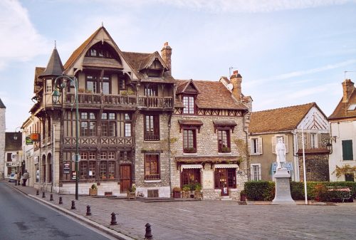 place Hôtel ville Moret-sur-Loing